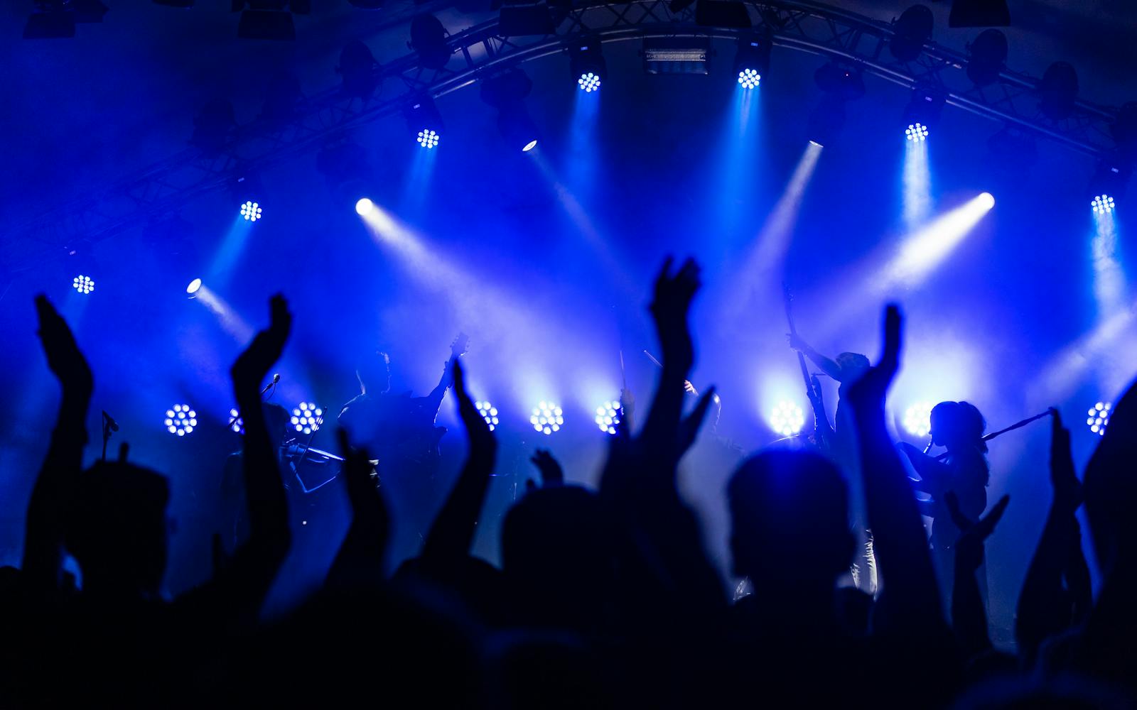 Público ao vivo escolhendo ativamente apoiar seu artista favorito